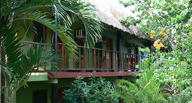 difference between a hotel and a lodges